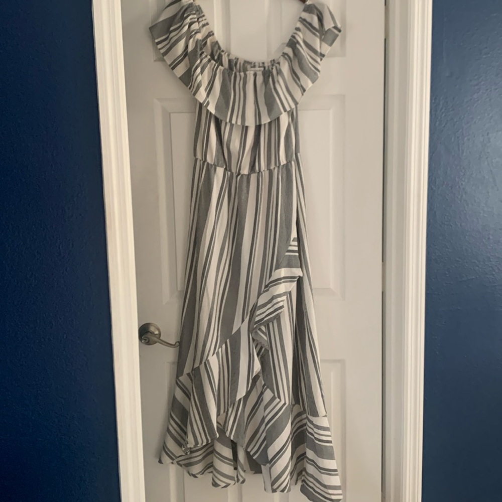 Bailey Blue off/on shoulder beautiful dress worn once.